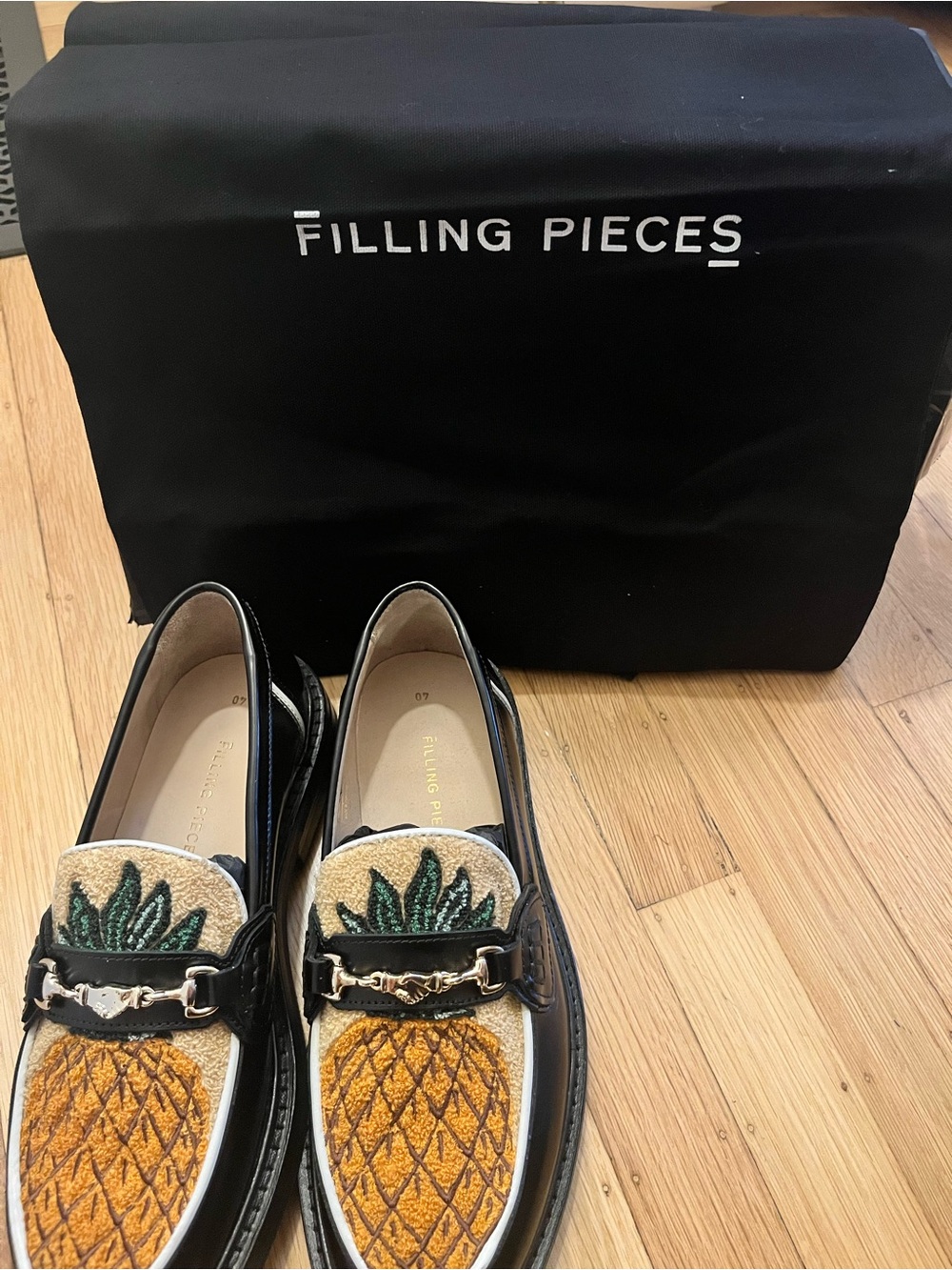 Filling Pieces Women's Black Leather Pineapple Embroidered Loafers Sz 40
